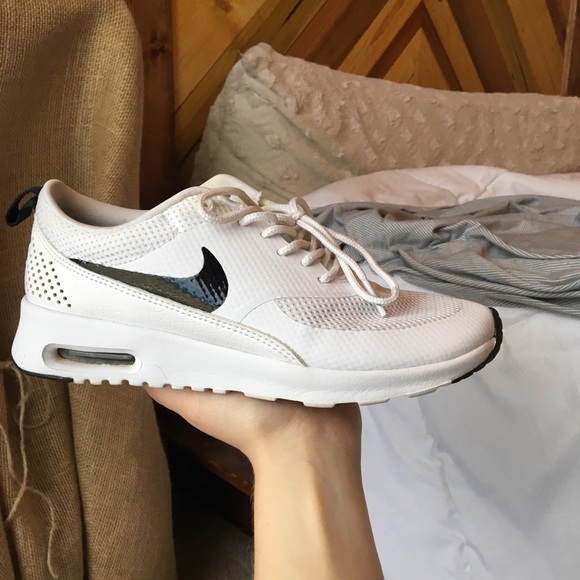 Nike Shoes - NIKE AIR MAX THEA